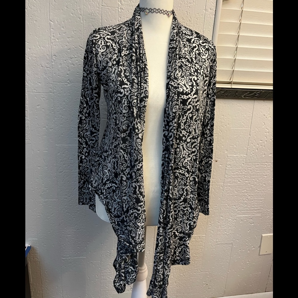 Lightweight long sleeve kimono top